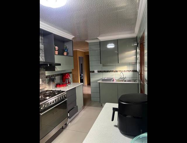 3 BEDROOM HOUSE FOR SALE IN DAWN PARK